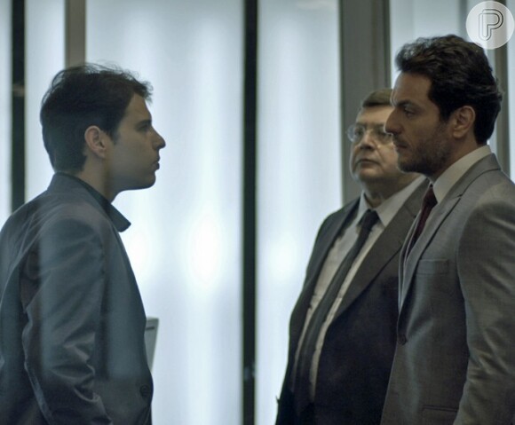 Alex (Rodrigo Lombardi) é atacado por Edgard (Pedro Gabriel Tonini), na novela 'Verdades Secretas', em 3 de agosto de 2015