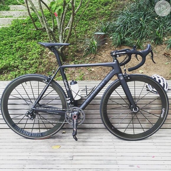 'Reencontro. Como é bom poder voltar a andar de bicicleta', escreveu o apresentador na legenda da foto no Instagram