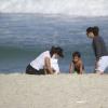 Ivete Sangalo levou o filho, Marcelo, para a praia da Barra em uma tarde de sol no Rio de Janeiro