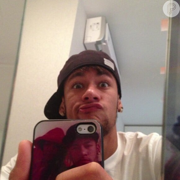 Usuário assíduo das redes socias, Neymar recebeu apoio dos fãs quando estava seguindo para o hospital