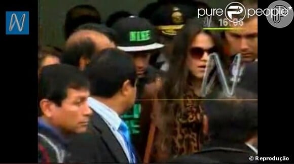 A atriz acompanhou o namorado durante partida beneficente organizada por Messi, no Peru