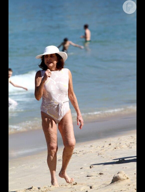 Betty Faria recebeu o apoio de famosos depois de ser criticada por usar biquíni na praia