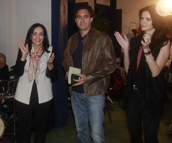 Lisandra Souto e Gustavo Fernandes marcaram presença em exposição, em Vassouras, Região Serrana do Rio. Na festa, ele foi apresentado como namorado da atriz