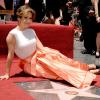 Em junho, Jennifer Lopez ganhou sua estrela na calçada da fama, em Hollywood