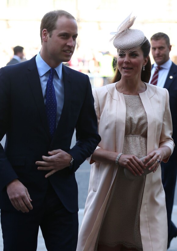 Príncipe William está acompanhando a esposa, Kate Middleton, no hospital Sr Mary's, em Londres