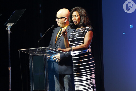 A premiação foi apresentada por Marcelo Tas e Glória Maria