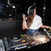 Anitta ataca de DJ no lançamento da revista Harper's Bazaar, que aconteceu em São Paulo nesta terça-feira, 15 de setembro de 2015