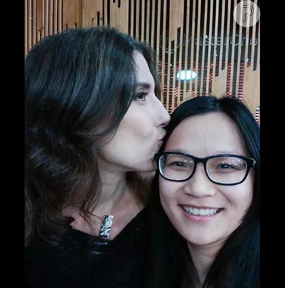 Outra internauta compartilhou uma foto em que Paola aparece beijando Jiang em referência às críticas sofridas pela chef durante a eliminação da chinesa: 'Sambando na cara dos haters. Essa foto encerra toda palhaçada de alguns dias. Lindas!'