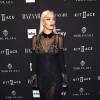 Rita Ora optou por vestido preto transparente para prestigiar a festa da revista 'Harper's Bazaar', em Nova York, nesta quarta-feira, 16 de setembro de 2015