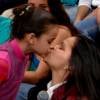 Olha que fofura Bruna Marquezine participando do 'Altas Horas' em 2003. Ela inda deu um beijinho na mãe, Neide Maia