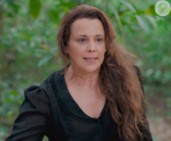 Emília (Ana Beatriz Nogueira) fica furiosa com a decisão de Lívia (Alinne Moraes) de ficar com Vitória (Irene Ravache), na novela 'Além do Tempo'