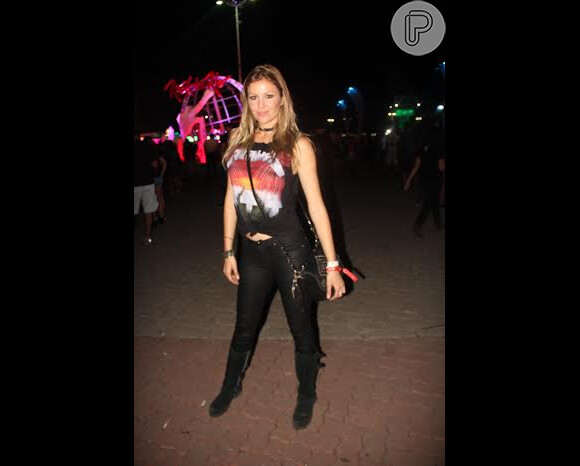Ellen Jabour curtiu a noite do metal no Rock in Rio 2015. Para a ocasião, ela escolheu uma calça preta e bota