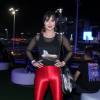 Look Rock in Rio: Josie Pessôa escolheu uma blusa preta e uma legging vermelha metalizada