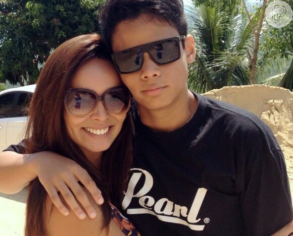 Carol Nakamura é mãe de Juan, de 17 anos