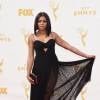Taraji P. Henson optou por vestido preto com transparência de Alexander Wang para o Emmy Awards 2015, neste domingo, 20 de setembro de 2015