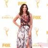 Chelsea Perretti usou vestido Gabriela Cadena para o Emmy Awards 2015, neste domingo, 20 de setembro de 2015