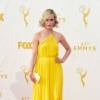 Taylor Schilling apostou em vestido amarelo Stella McCartney para o Emmy Awards 2015, neste domingo, 20 de setembro de 2015