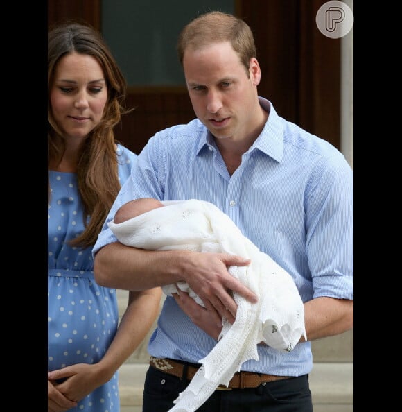Kate Middleton e Príncipe William mostraram o filho um dia após o nascimento