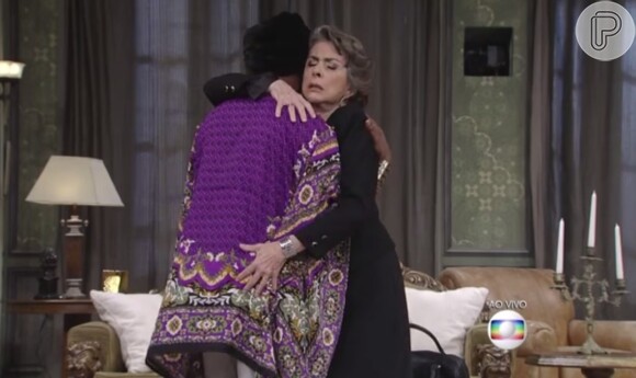Em uma das cenas, Betty Faria agarrou o personagem de Nando Cunha