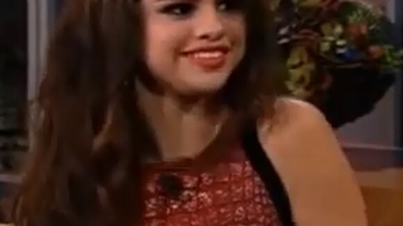 Selena Gomez conta que primeiro drink dos 21 anos foi uma dose de uísque
