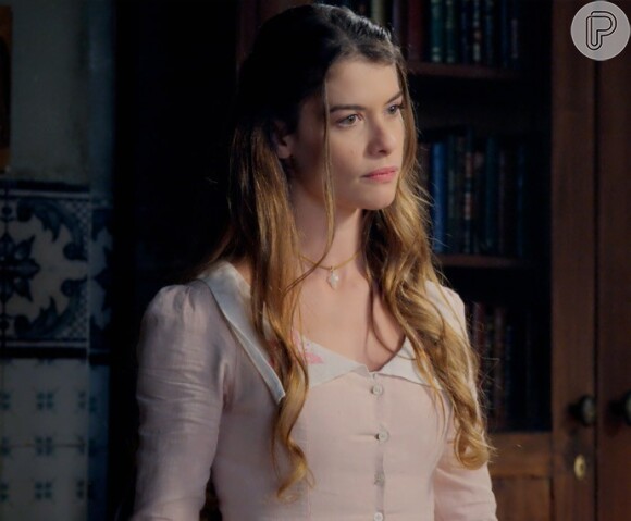 Lívia (Alinne Moraes) é neta de Vitória (Irene Ravache), mas se infiltrou no casarão dos Castellini como criada, na novela 'Além do Tempo'