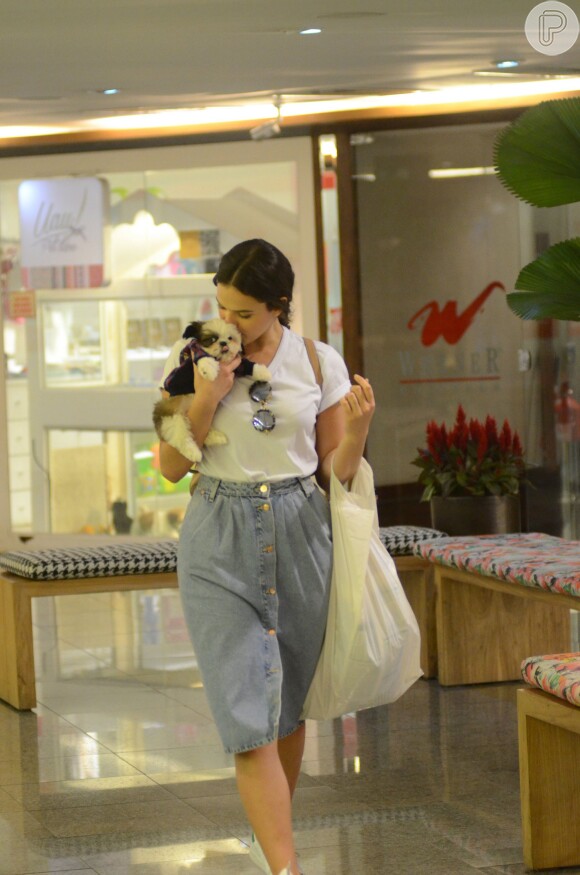 Bruna Marquezine esteve em um shopping na Barra da Tijuca, Zona Oeste do Rio, nesta quarta-feira, 24 de setembro de 2015