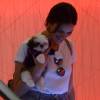 Bruna Marquezine compra cachorro em passeio no shooping: 'Precisa de um nome', nesta quarta-feira, 24 de setembro de 2015