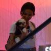 Bruna Marquezine compra cachorro em passeio no shopping: 'Precisa de um nome', nesta quarta-feira, 24 de setembro de 2015