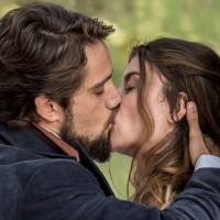 Novela 'Além do Tempo': Felipe e Lívia continuarão apaixonados na segunda fase