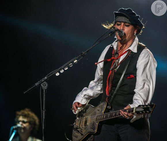 Johnny Depp é o guitarrista da banda 'Hollywood Vampires'