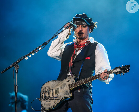 Johnny Depp se apresentou na Cidade do Rock, na noite desta quinta (24)