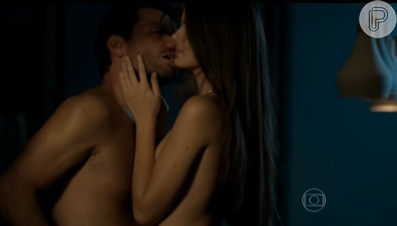 Angel (Camila Queiroz) e Alex (Rodrigo Lombardi) foram flagrados fazendo sexo, no penúltimo capítulo da novela 'Verdades Secretas'