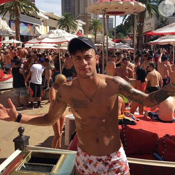 O jogador também já foi visto em festas luxuosas em camarotes na piscina de hotéis em Las Vegas, Estados Unidos