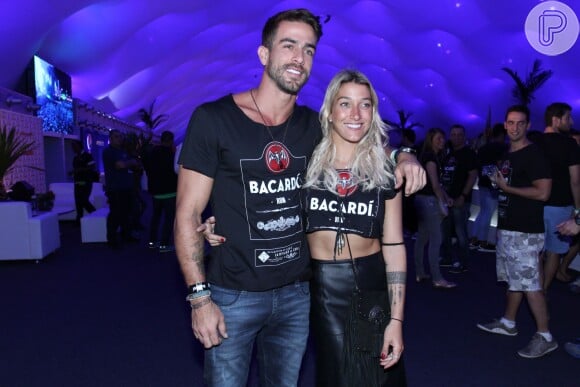 Gabriela Pugliesi foi ao Rock in Rio com o mais novo namorado, o modelo Erasmo Viana