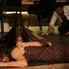 Carolina (Drica Moraes) se suicidou após flagrar a filha, Angel (Camila Queiroz), transando com o seu marido, Alex (Rodrigo Lombardi), para desespero da ninfeta, no último capítulo da novela 'Verdades Secretas'