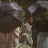 Os convidados precisaram recorrer a guarda-chuvas durante o casamento de Luana Piovani e Pedro Scooby