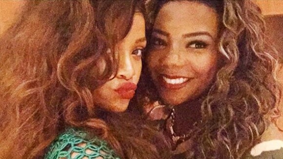 Ludmilla aparece com Rihanna em selfie em churrascaria: 'Sensação incrível'