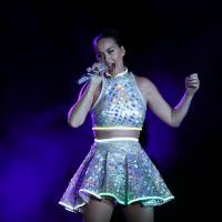 Katy Perry dá boa noite em português aos seus fãs no Twitter: 'Morta. Linda'