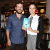 Sophie Charlotte e Daniel de Oliveira prestigiaram o lançamento do livro de Domingos de Oliveira na noite de segunda-feira, 28 de setembro de 2015, em uma livraria do Rio de Janeiro. Grávida pela primeira vez, a artista exibiu uma barriguinha discreta