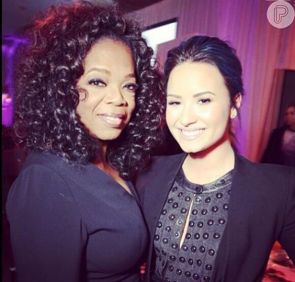 Fã da Oprah Winfrey, Demi Lovato garantiu a foto ao encontrá-la