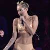 Miley Cyrus é conhecida pelas atitudes - e pelas roupas - bastante ousadas. Na perfomance da cantora no VMA 2013, ela apostou em biquíni cor da pele e fez coreografias com referências sexuais com o cantor Robin Thicke