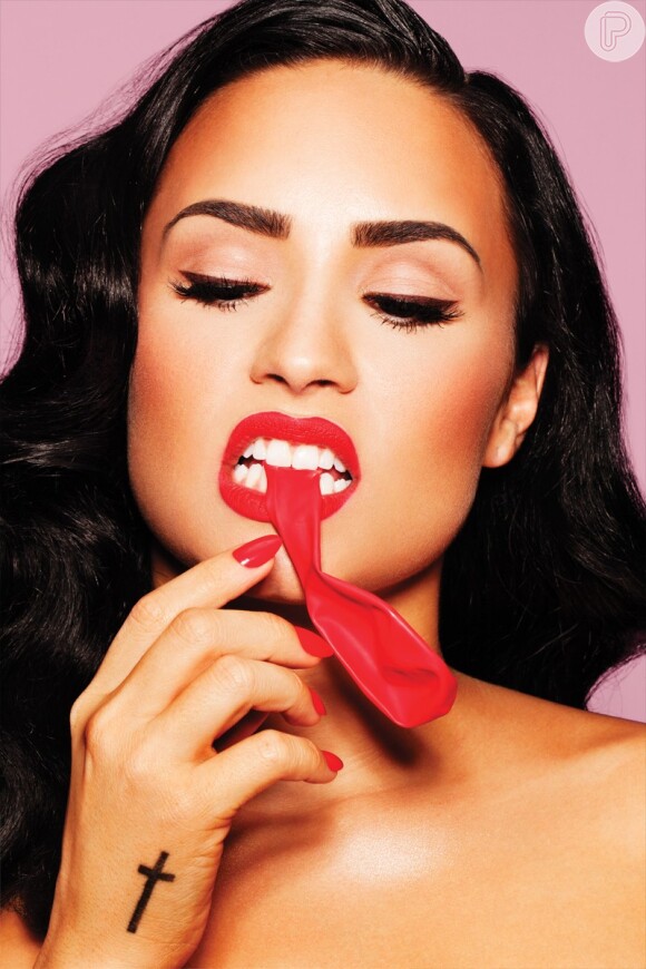 Demi Lovato posa sensual para revista americana