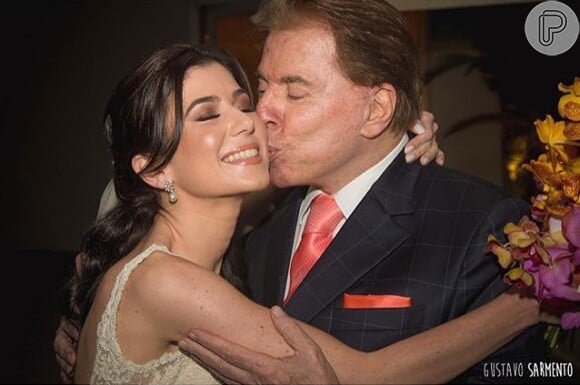 Renata Abravanel recebe o carinho pai, Silvio Santos, no dia de seu casamento, realizado no último sábado, 26 de setembro de 2015