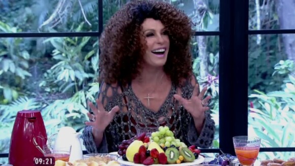 Ana Maria Braga usa peruca afro no 'Mais Você' e brinca: 'Parecendo a Gal Costa'