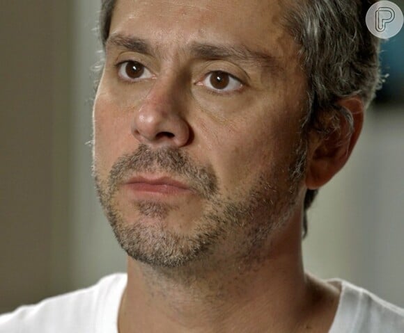 Após apanhar de Juliano (Cauã Reymond), Romero (Alexandre Nero) explode e confessa que o manipulou e prejudicou, na novela 'A Regra do Jogo'