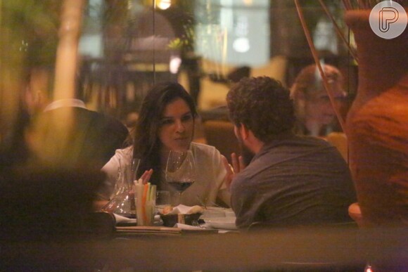 Recentemente, a atriz Mariana Rios foi vista em um jantar com o ator Daniel de Oliveira. Em entrevista, a assessoria de imprensa da morena afirmou que o encontro foi profissional