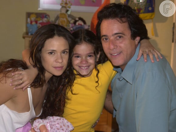 Após a morte de Fernanda (Vanessa Gerbelli), em 'Mulheres Apaixonadas' (2003), Téo (Tony Ramos) descobriu que era pai de Salete (Bruna Marquezine)