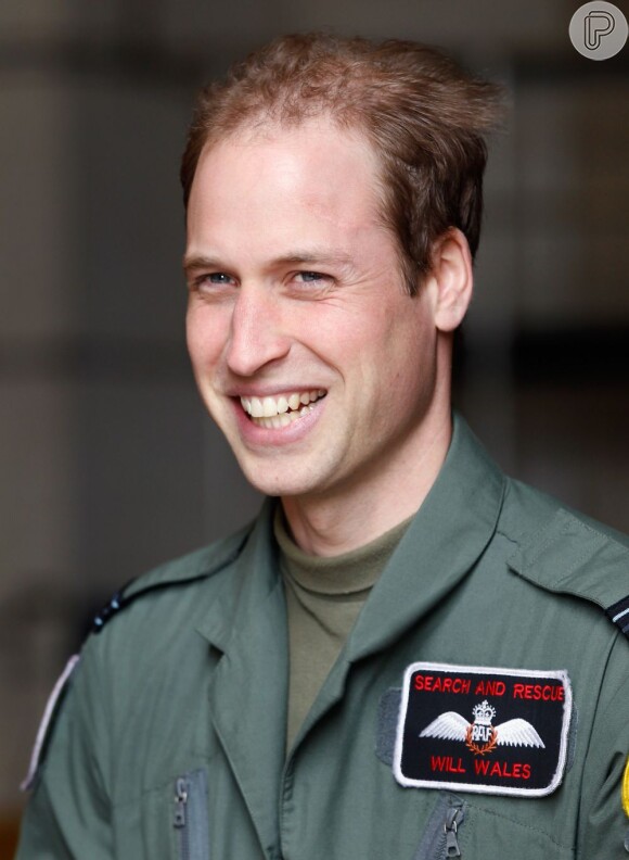 Príncipe William está retomando os trabalhos, duas semanas após o nascimento de George Alexander Louis, seu primeiro filho com Kate Middleton