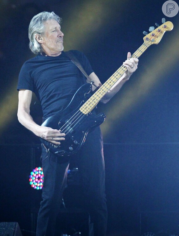 Roger Waters toca no show em apoio às vítimas do furacão Sandy, em 12 de dezembro de 2012, em Nova York