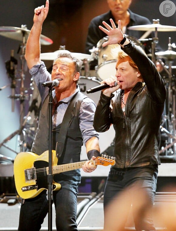 Bruce Springsteen e Jon Bon Jovi participam do show em apoio às vítimas do furacão Sandy, em 12 de dezembro de 2012, em Nova York